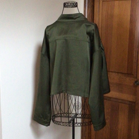 On twelfth army green crop jacket, Large - Picture 2 of 6